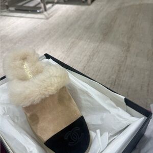 CHANEL Women's Beige and Black Fur Slippers